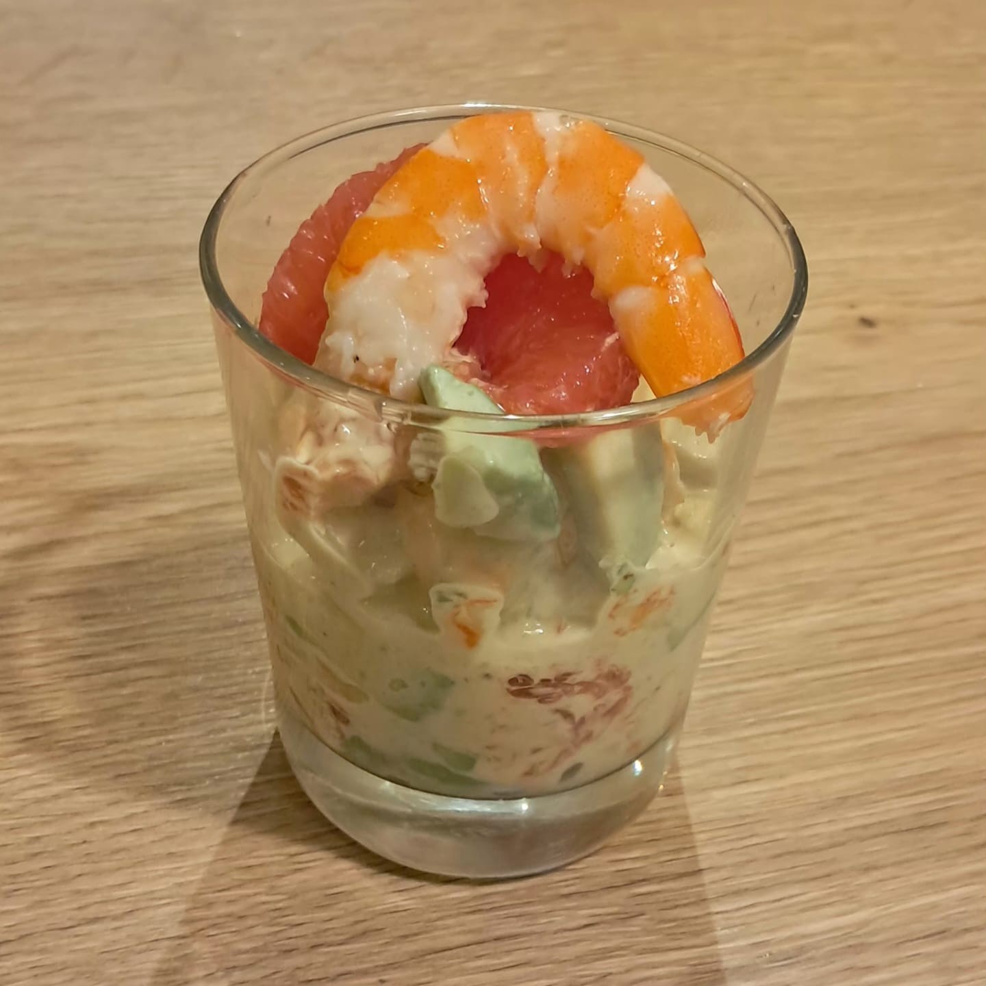 Verrine avocat / pamplemousse / crevettes
